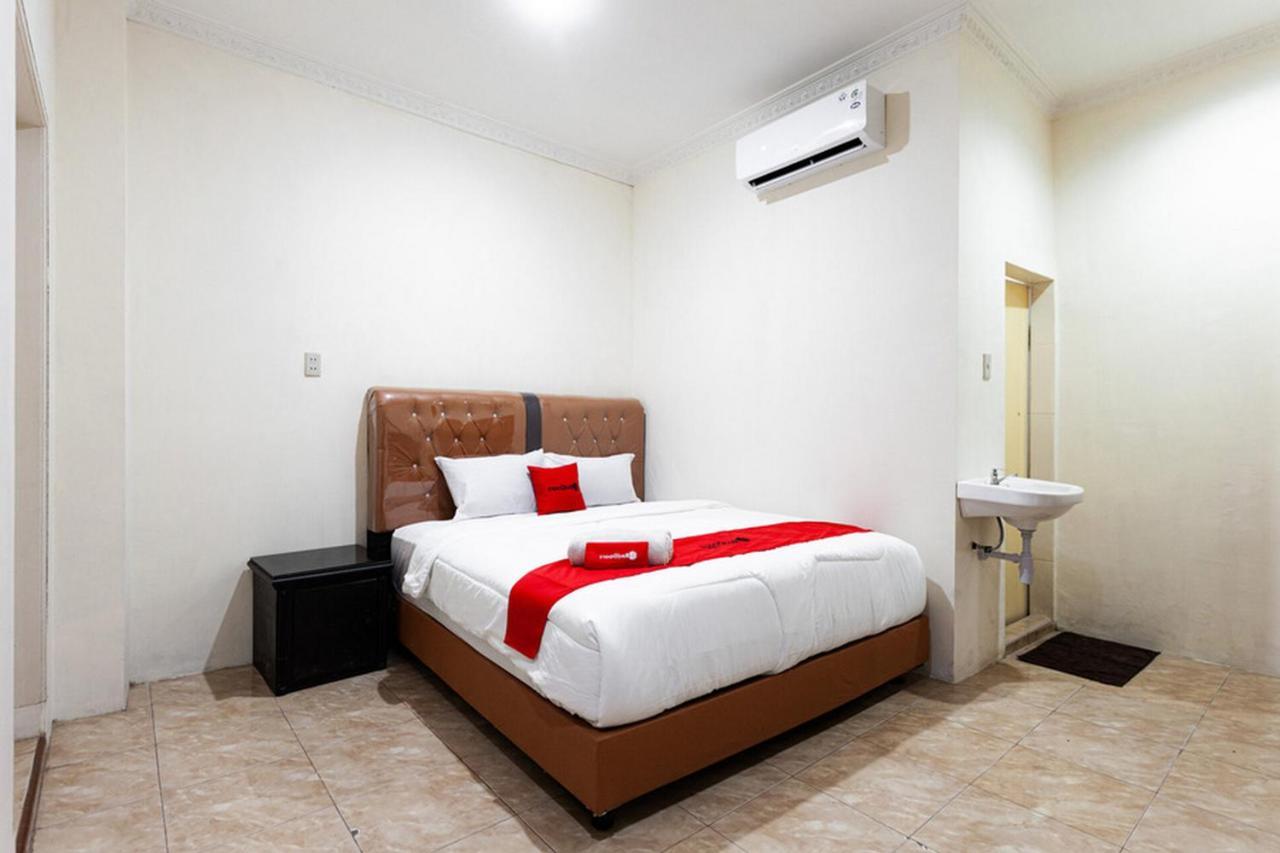 Hotel Reddoorz Near Yuki Simpang Raya Mall Medan 2 Exteriér fotografie